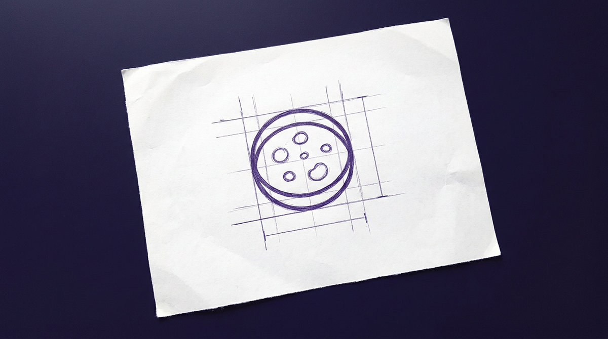 a shallow circular laboratory petri dish containing several small round bacterial colonies viewed from directly above